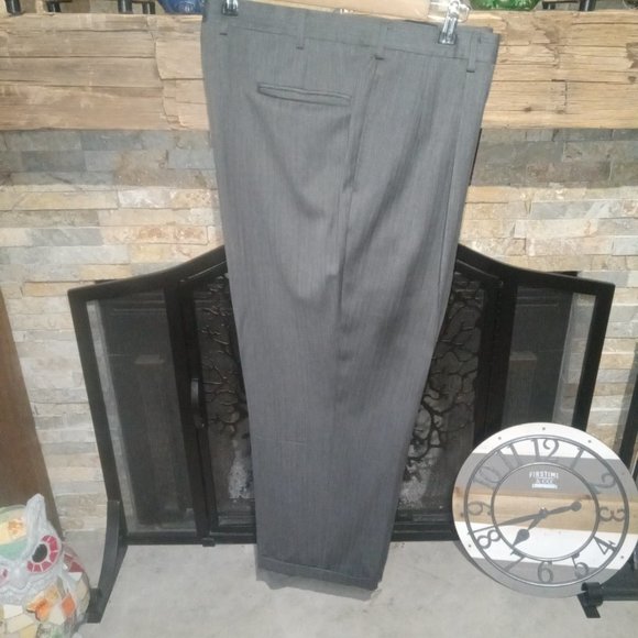 Jos. A. Banks Grey Herringbone 100% Wool Suit 44R Jacket & 35x30 pants - Picture 7 of 7